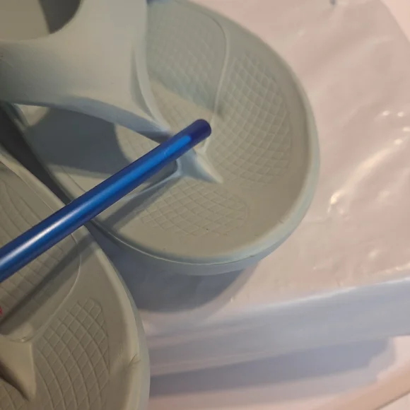 OOFOS Blue Flip Flops Thong Women's Sandals. Size 10 - Picture 10 of 11